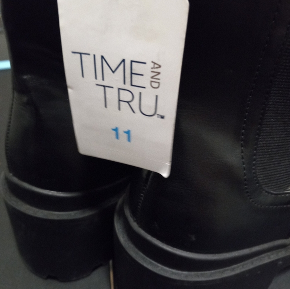 Women's Chelsea Boots - Picture 5 of 7